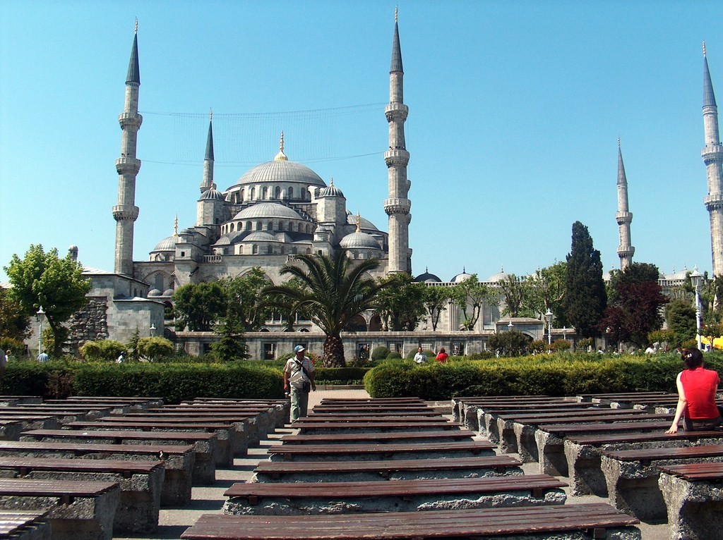 Самая новая версия стамбул. Sultanahmet Стамбул. Султанахмет сквер. Султанахмет Мейдани. Султан Ахмед район Стамбула.