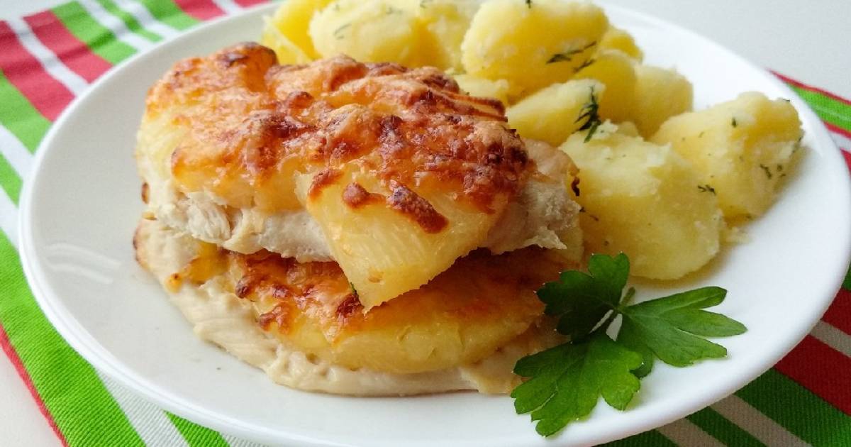 Курица с ананасами в духовке под сыром рецепт с фото