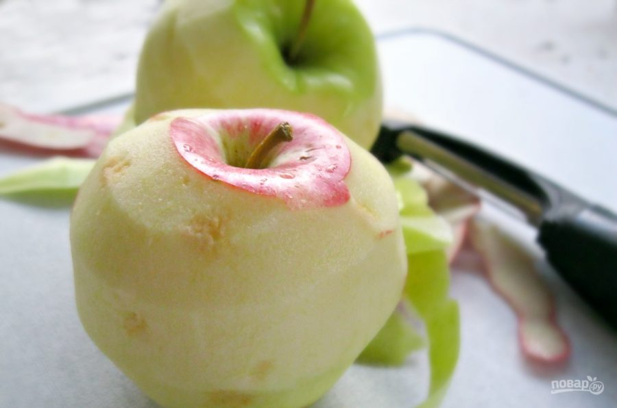Нужно ли чистить яблоки от кожуры для шарлотки
