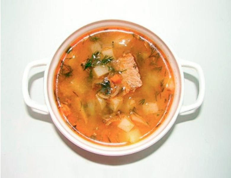 Рыбный суп из консервов килька в томате. Суп из консервы килька. Суп из рыбных консервов горбуша в томатном соусе. Суп из сайры в томатном соусе.