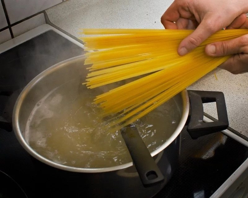 Сварить спагетти чтобы не слипались
